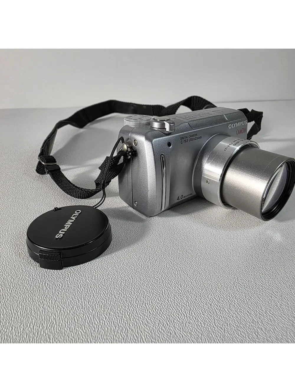 Olympus CAMEDIA C-765 Ultra Zoom 4.0MP Digital Camera - Silver W/Battery & Card